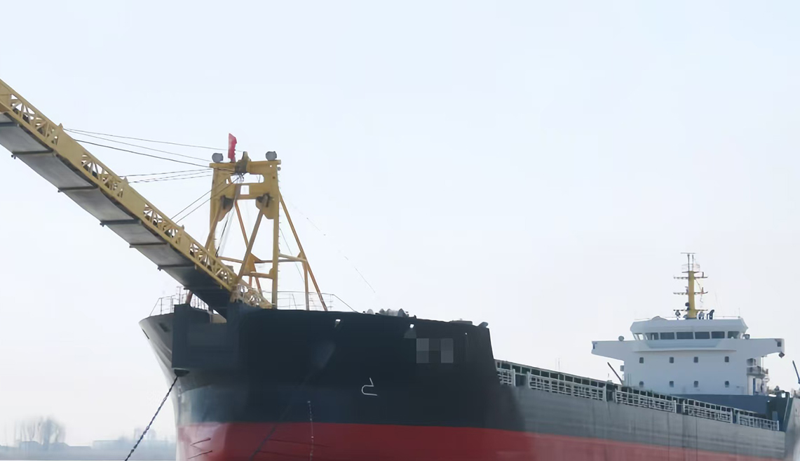 Jiangsu Qinfeng Shipbuilding Co., Ltd. nave de nisip cu auto-descărcare, nave cu punte etc.:
